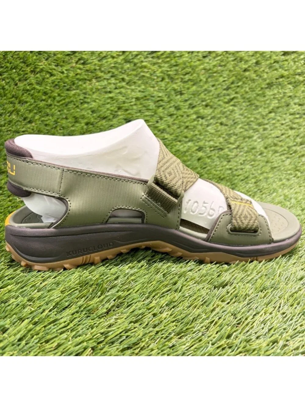 Kuru Current Mens Size 9 Olive Green Gum Beach Walking Outdoor Strappy Sandals